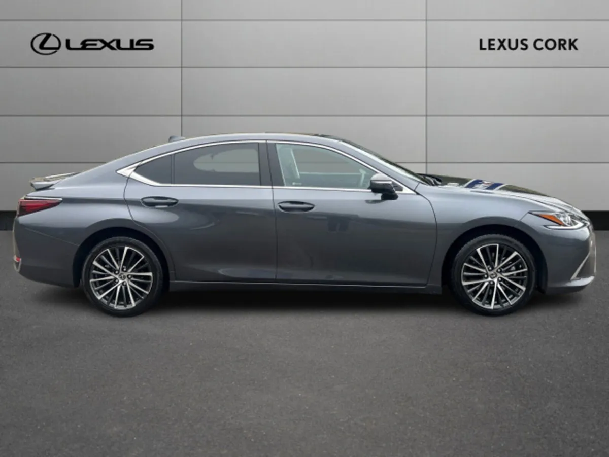 Lexus ES ES300h Dynamic - Image 4