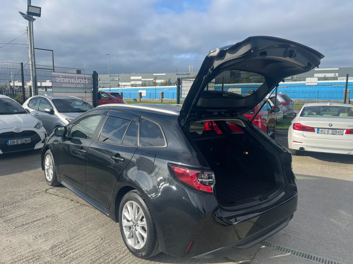211 Toyota Corolla Hybrid 1.8 Automatic Touring - Image 4