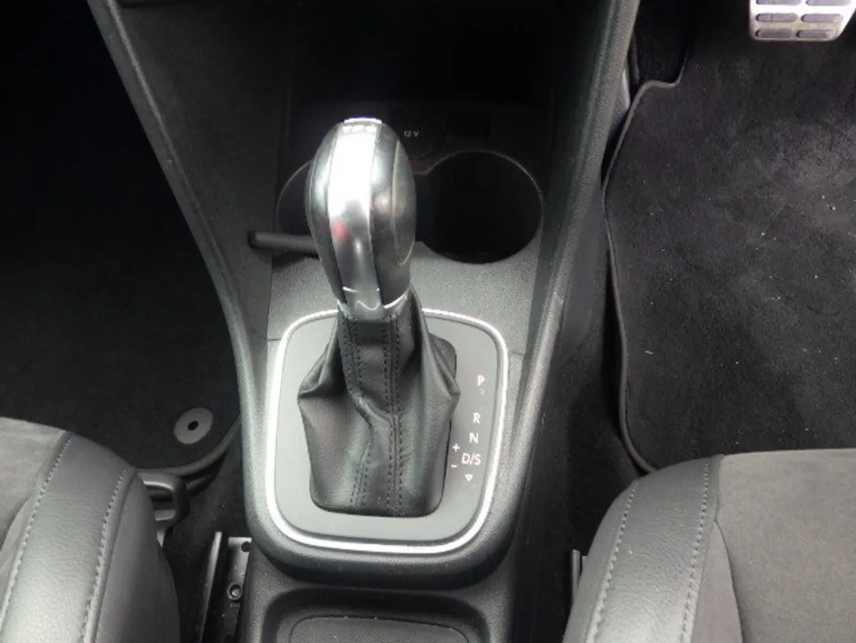 Volkswagen Polo 1.2 PETROL AUTO/REVERSING CAMERA - Image 4