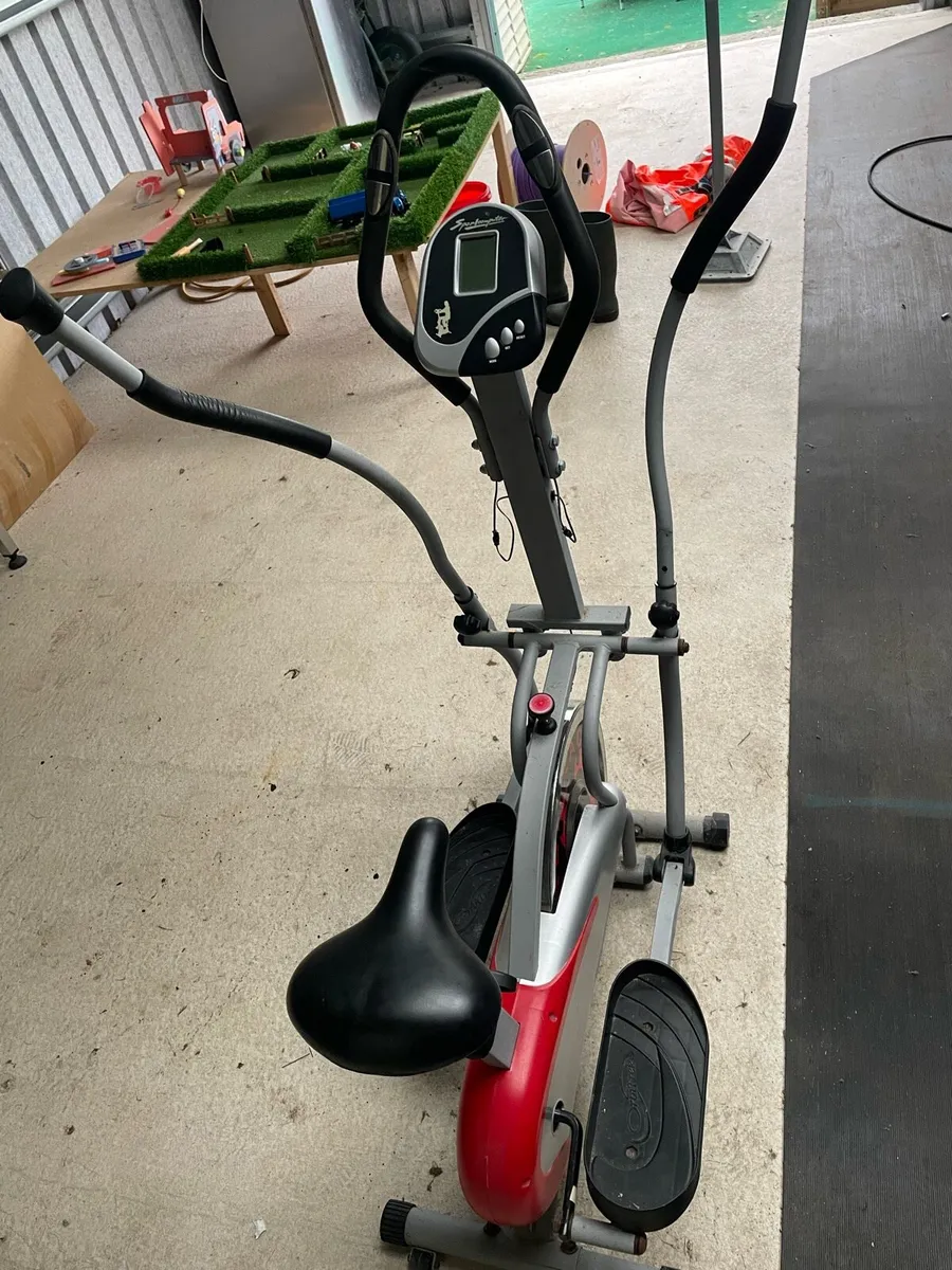 Cross trainer (elliptical trainer) - Image 2