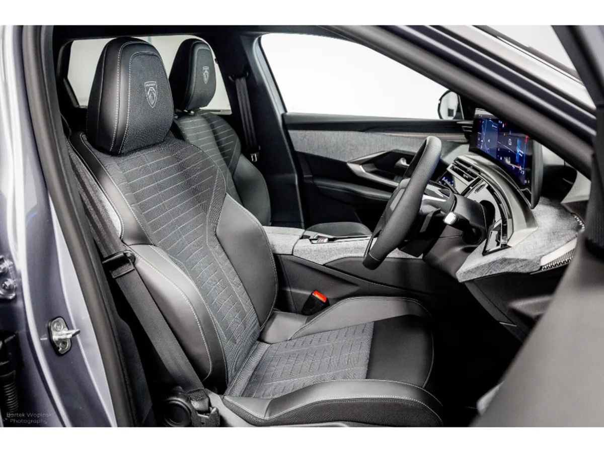 Peugeot 5008 GT Hybrid Auto 145HP - 7 Seats - Image 4