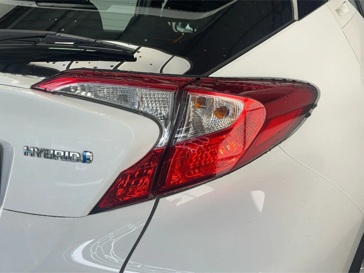Toyota C-HR HYBRID LUNA 4DR AUTO**SEMI DIGITAL DAS - Image 3