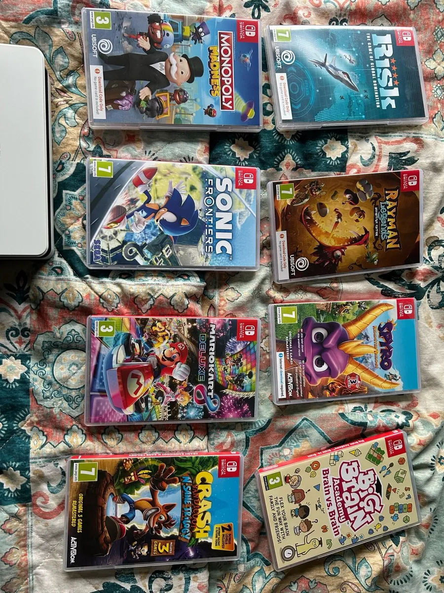 Nintendo Switch OLED + 8 games + accessories - Image 4