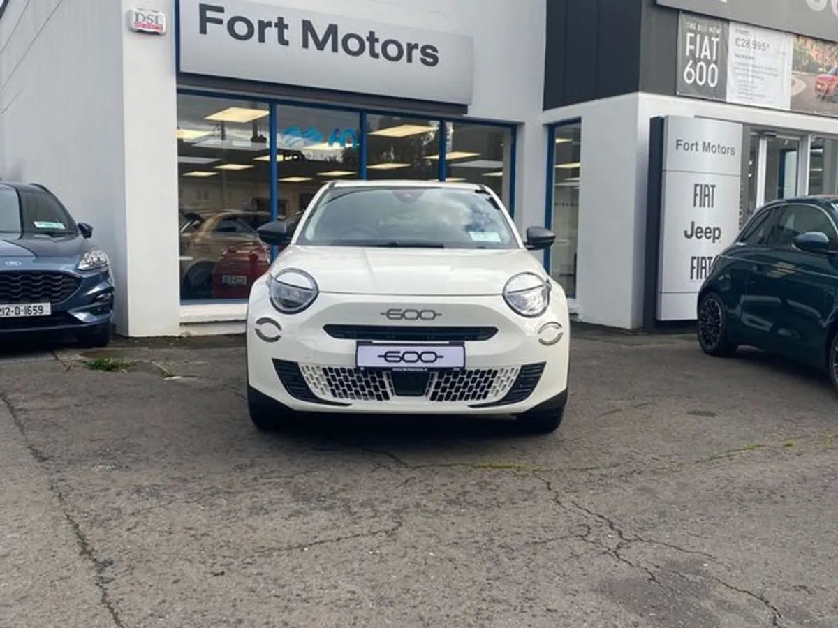 Fiat 600 Hybrid 1.2 - Image 2
