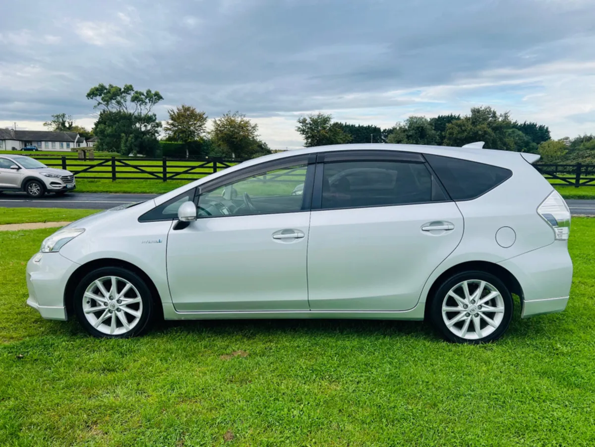 Toyota Prius 2014 Prius Alpha. 1.8 HYBRID - Image 3