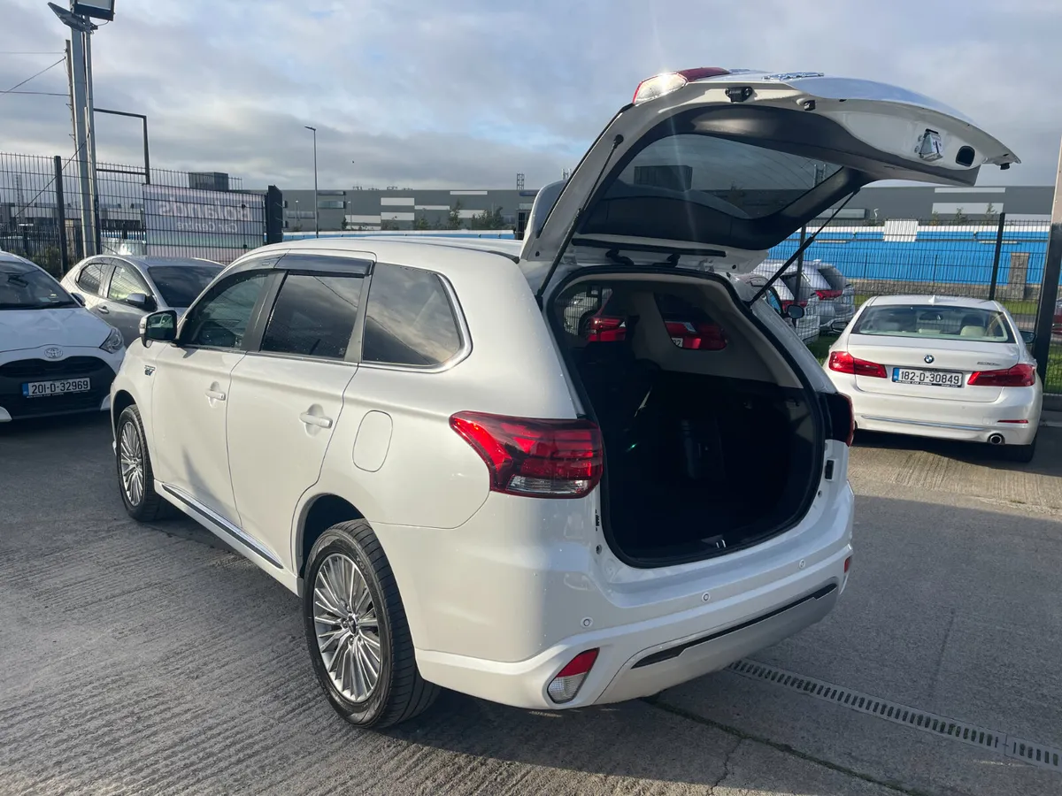 201 Mitsubishi Outlander Hybrid 2.4 Phev Automatic - Image 4