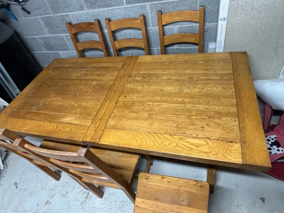 Kitchen table and chairs - Image 1