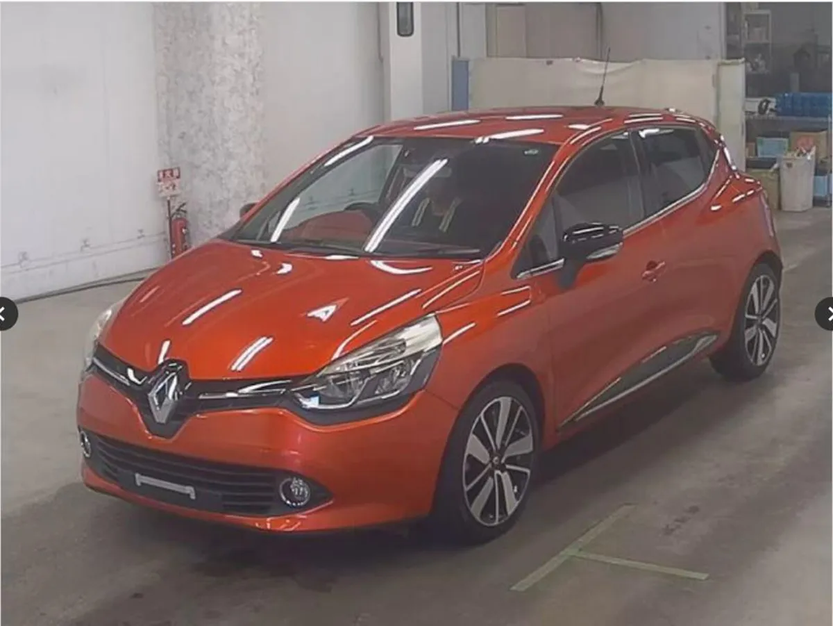 Renault Clio 1.2 Clio bright Red with matching int - Image 4