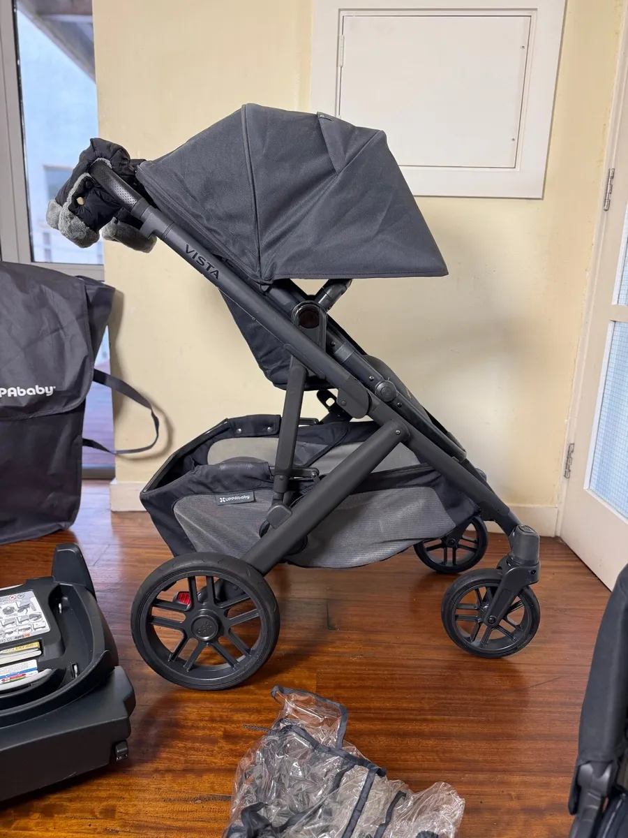 Uppababy Vista V2 gorgeous with car seat and isofi - Image 2