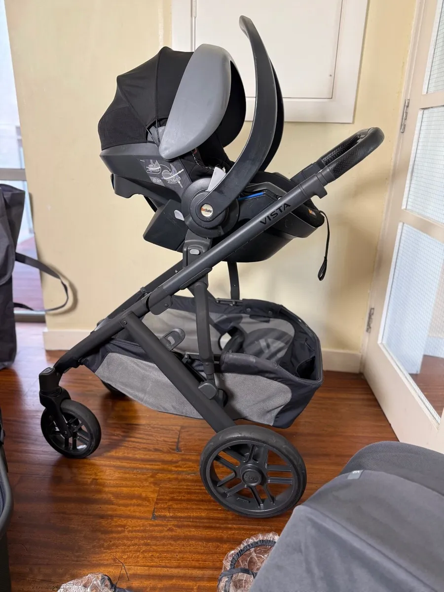 Uppababy Vista V2 gorgeous with car seat and isofi - Image 4