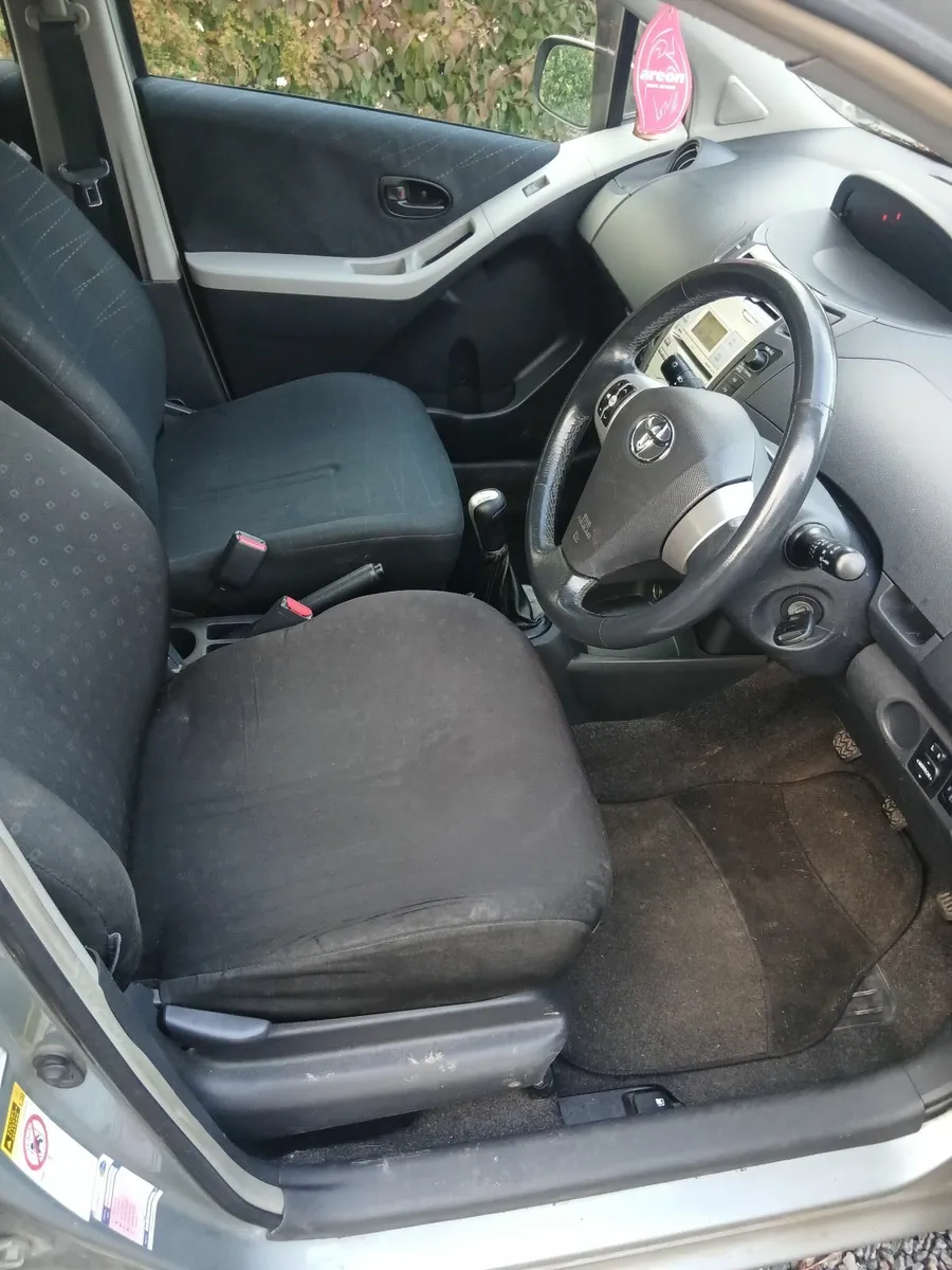 Toyota Yaris 2007 - Image 2