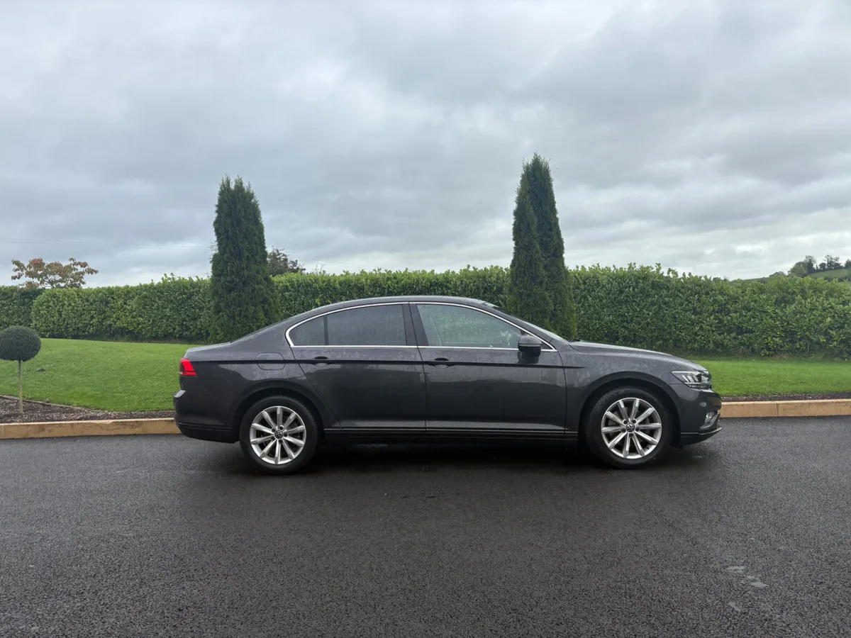 Volkswagen Passat 2021 - Image 4