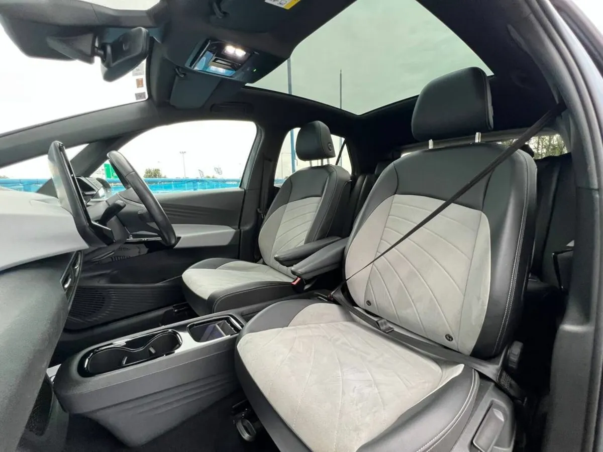 Volkswagen ID.3 PRO FAMILY 58KWH // PANORAMIC SUNR - Image 2