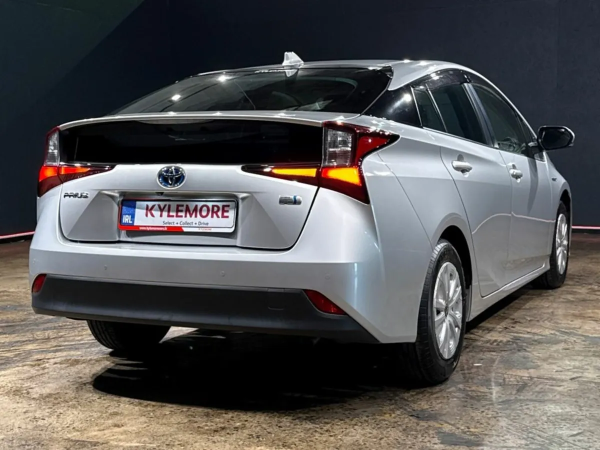 Toyota Prius PETROL HYBRID - Image 4