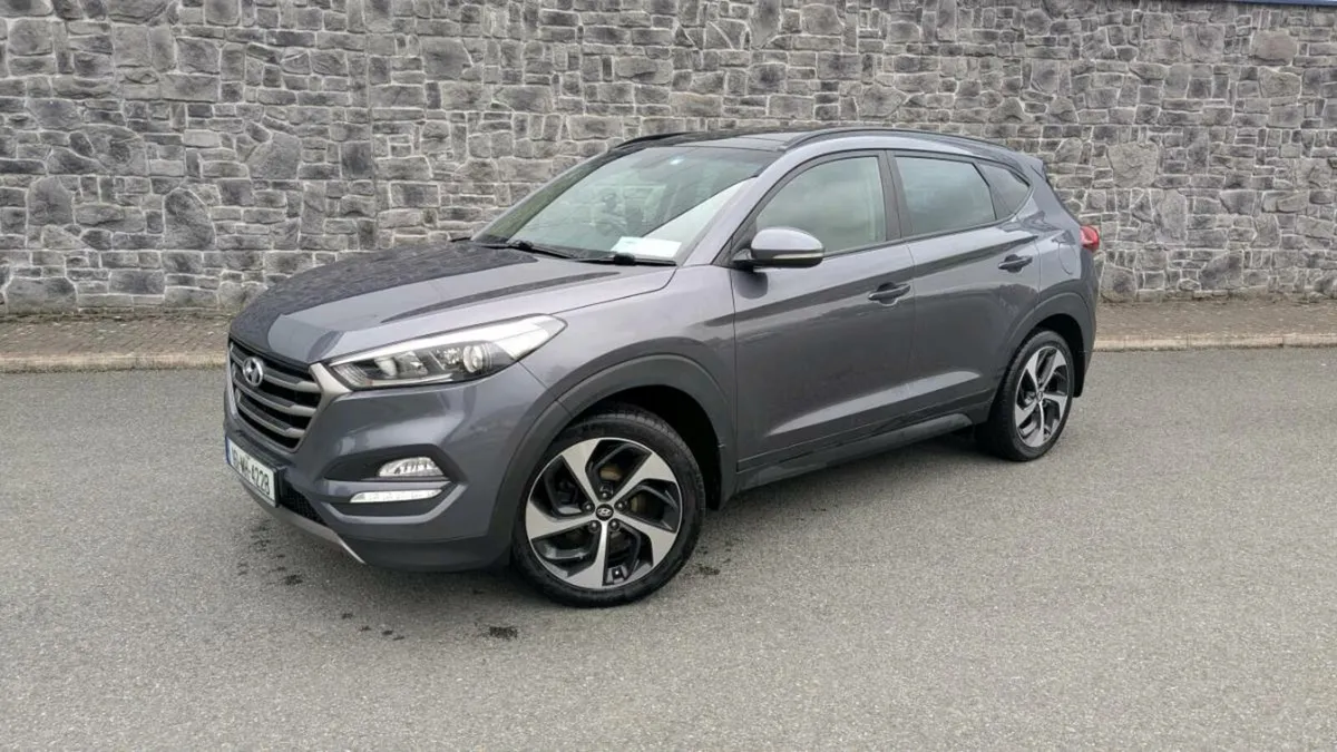 Hyundai Tucson Premium Pan roof - Image 1
