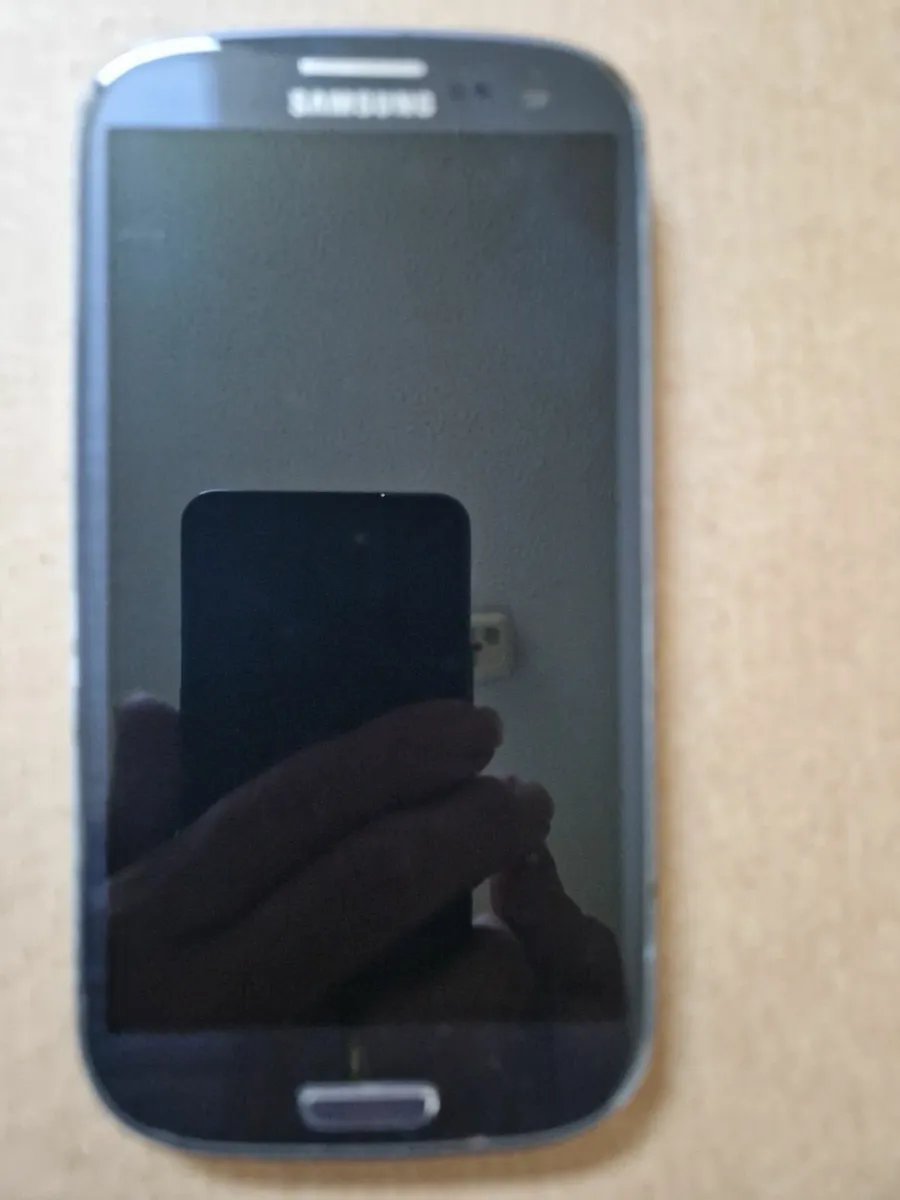 Samsung Galaxy SIII Model GT-I9300, 16GB - Image 2
