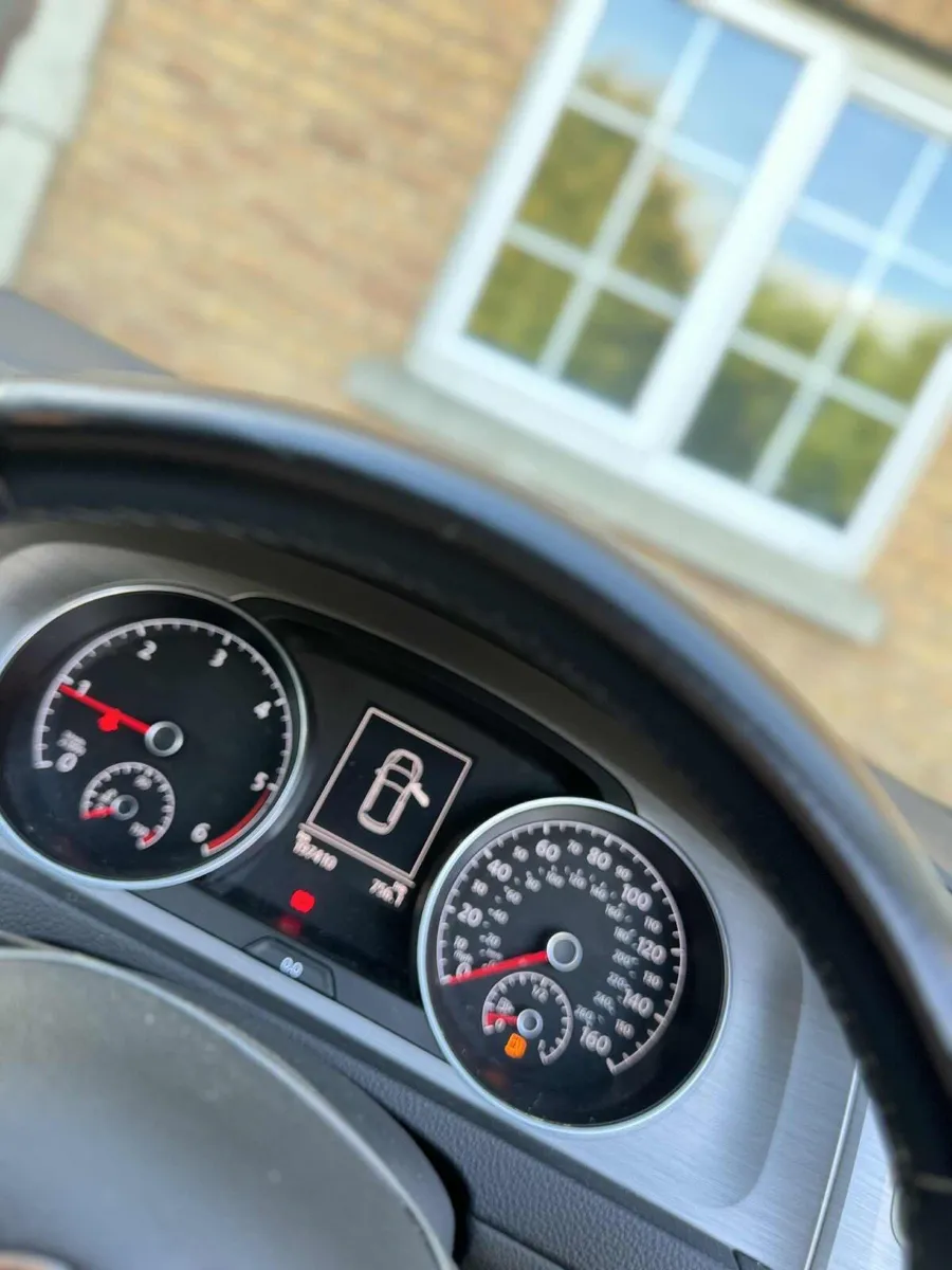 Volkswagen golf - Image 4