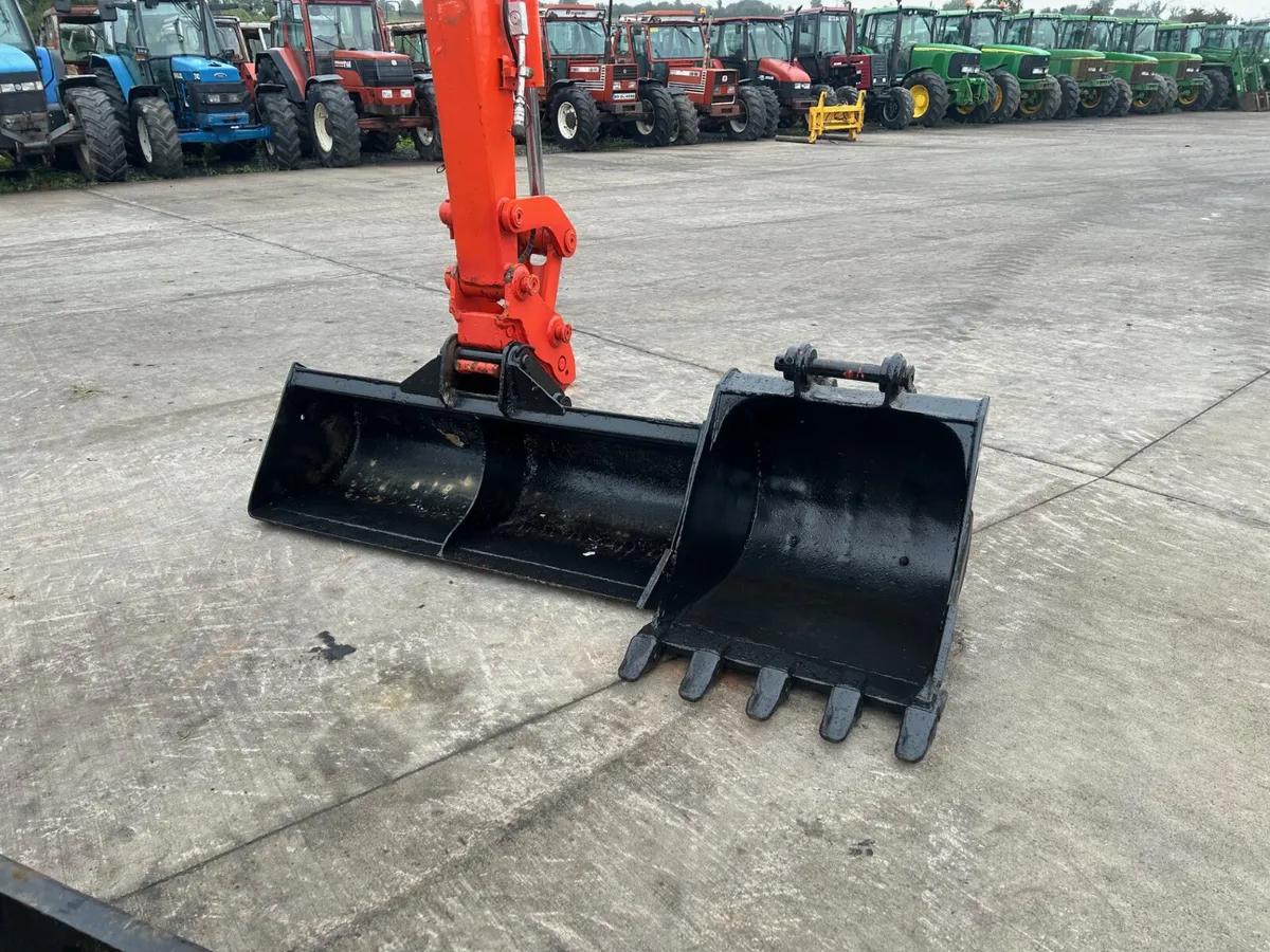 2015 Hitachi Zaxis 60 C/W Quick Hitch & x2 Buckets - Image 3