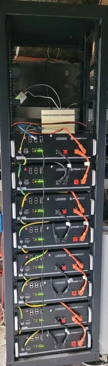 8 x Pylontech UC5000 batteries and rack
