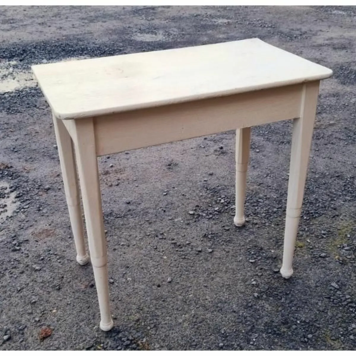 Table by J.P. Sherin Kilkenny KAS863 - Image 1