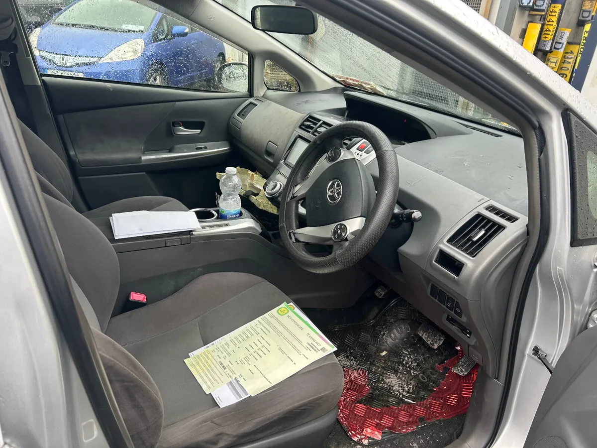 2013 Toyota Prius ALPHA 7 SEATER AUTOMATIC - Image 4