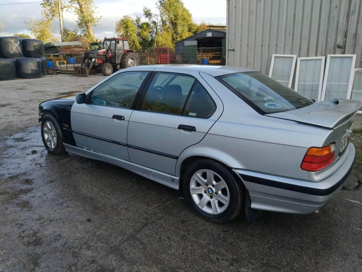 BMW 3-Series 1998 - Image 2