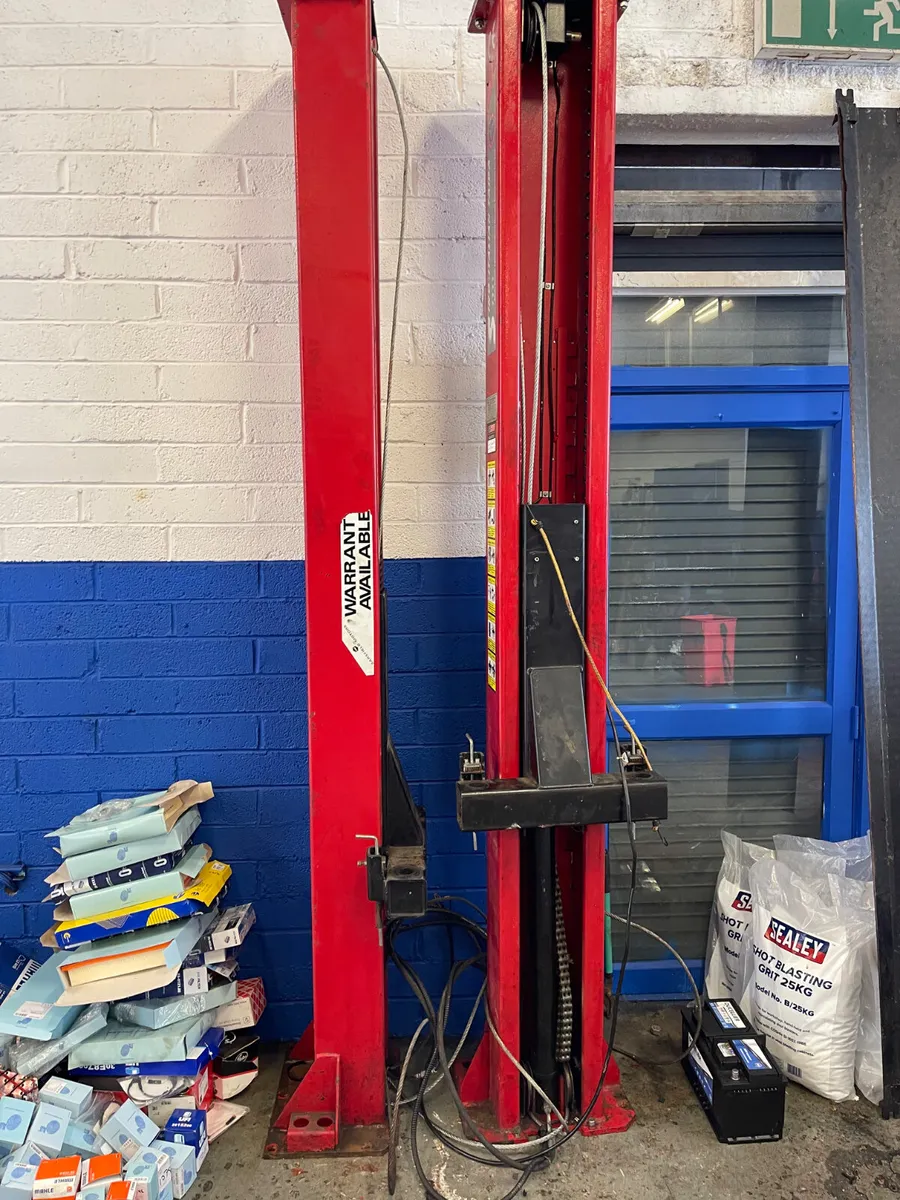 Car Lift - Image 1