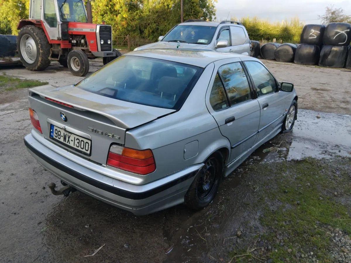 BMW 3-Series 1998 - Image 4