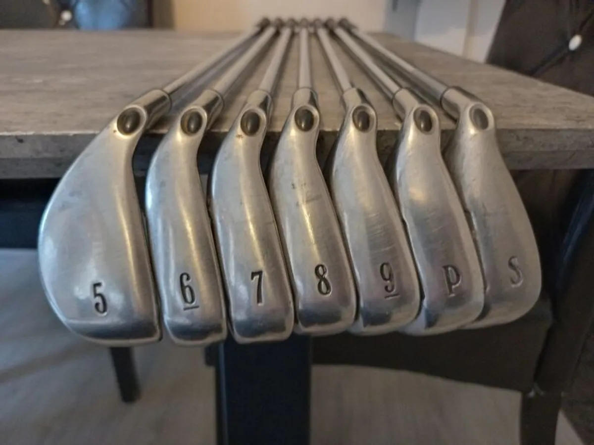 Callaway golf irons. Left handed clubs. - Image 1