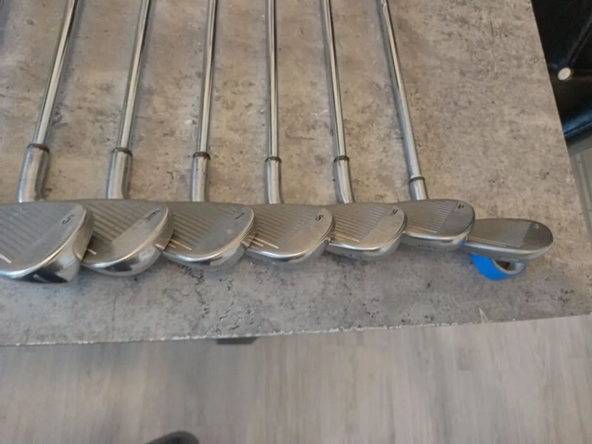 Callaway golf irons. Left handed clubs. - Image 3