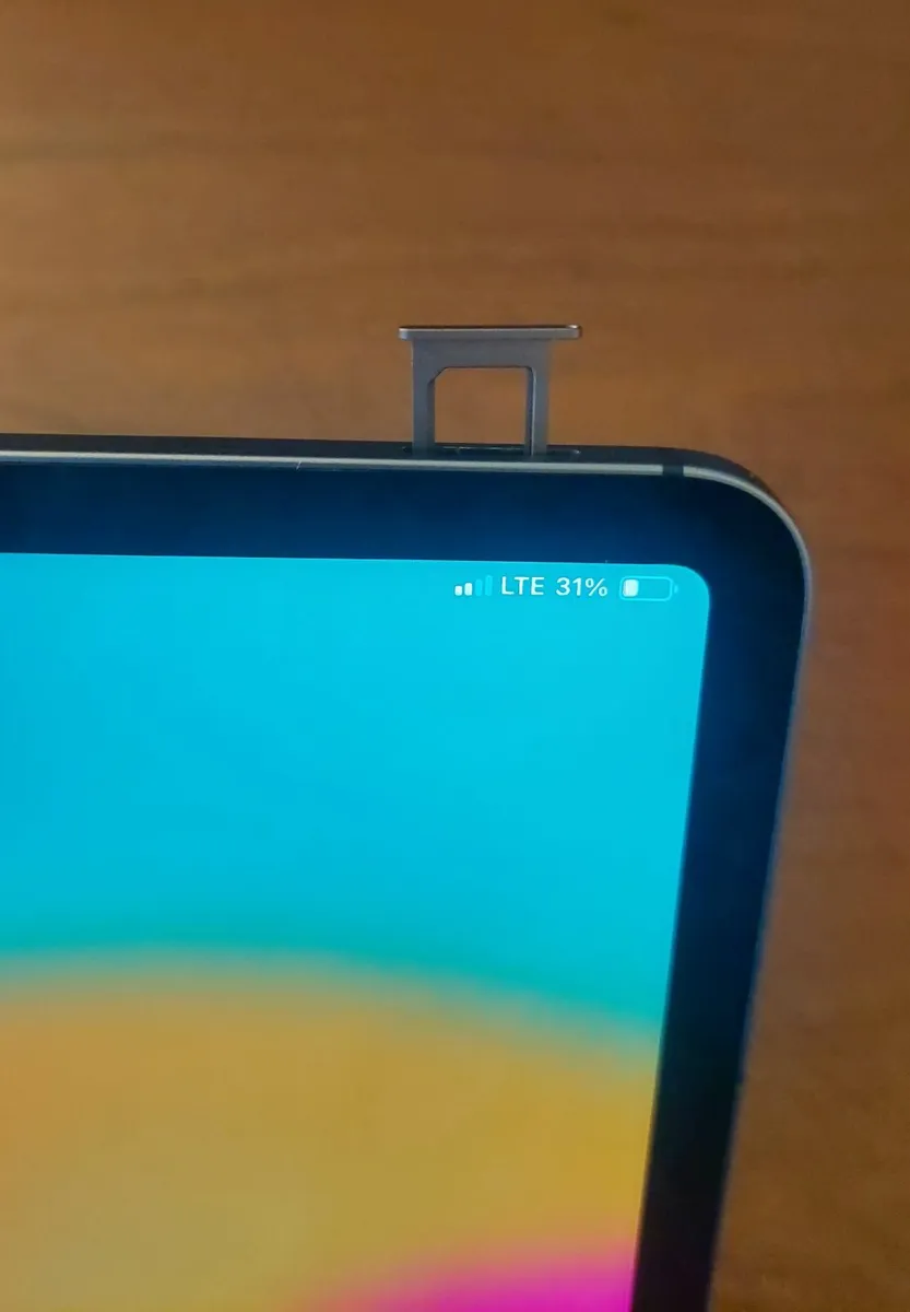 Ipad Pro 11 inch 2nd Gen w/ keyboard + cover - Image 4