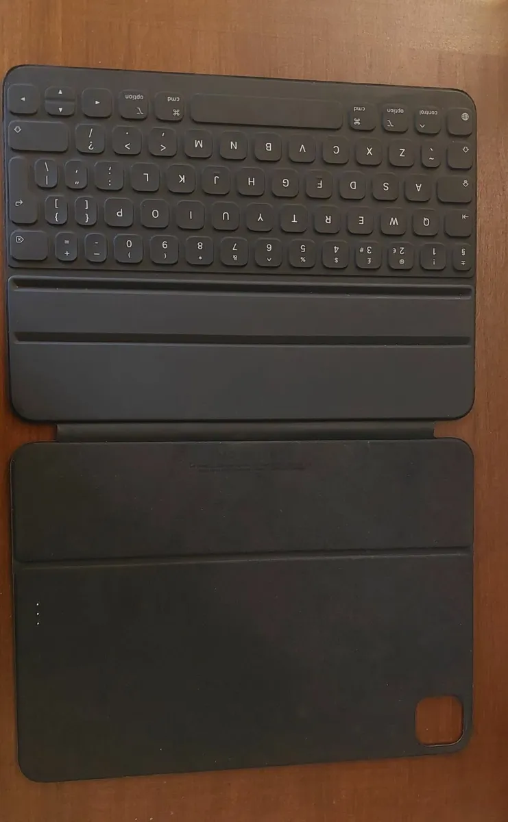 Ipad Pro 11 inch 2nd Gen w/ keyboard + cover - Image 3