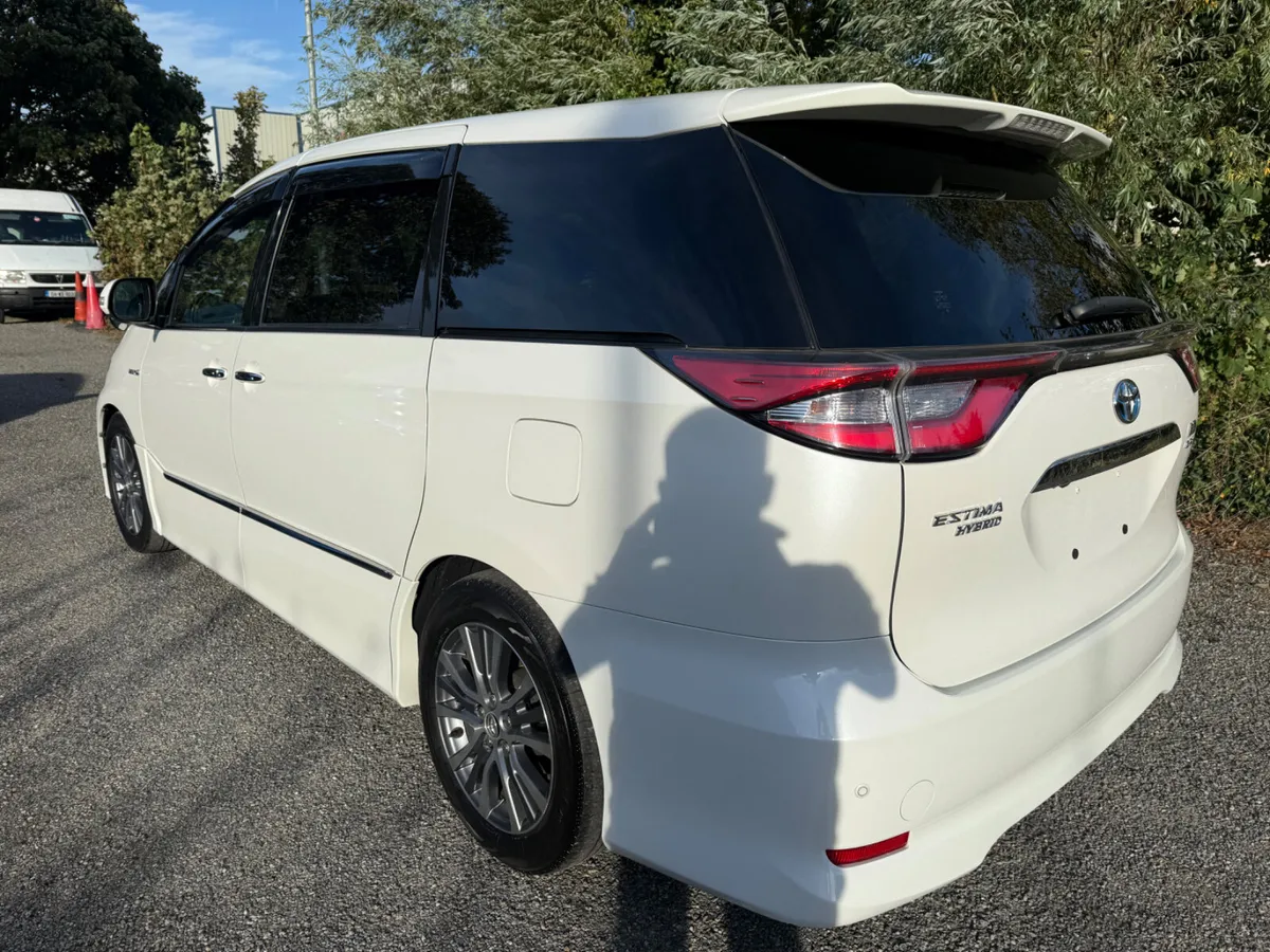 Toyota Estima hybrid new shape!!! - Image 4