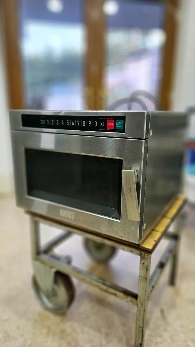 Commercial microwave - Image 1
