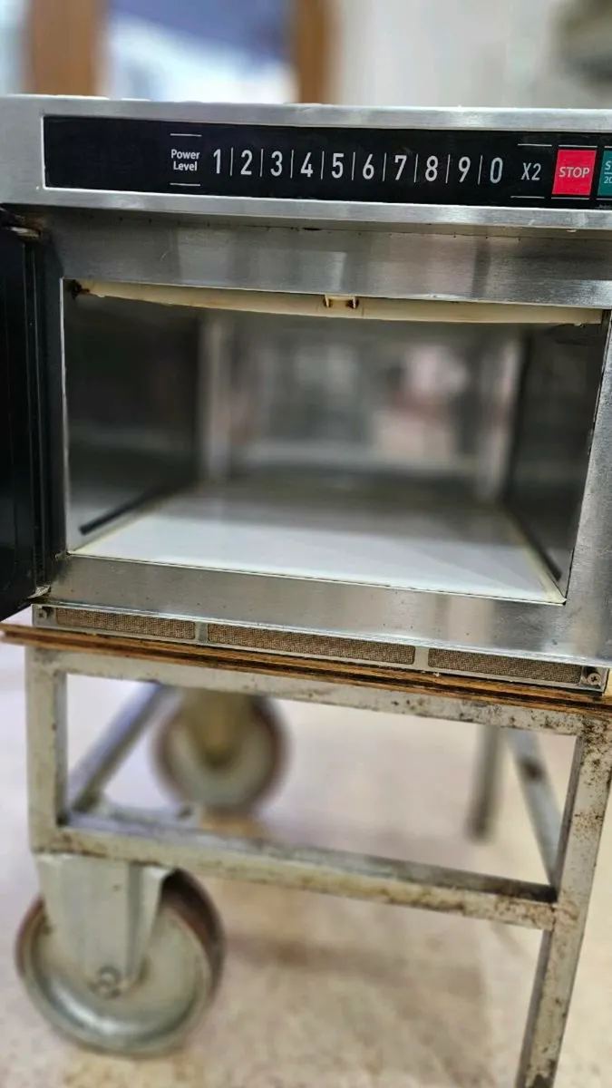 Commercial microwave - Image 2