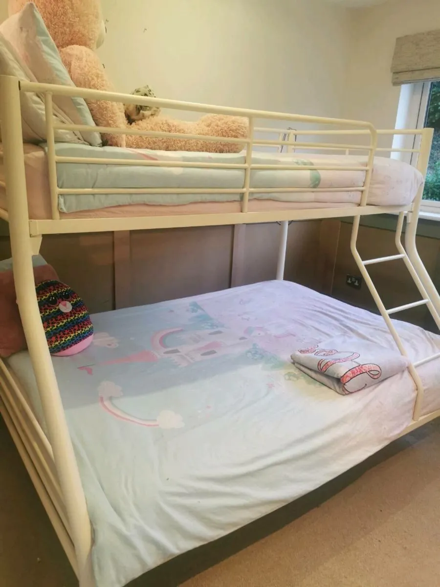 Triple bunk bed - Image 1