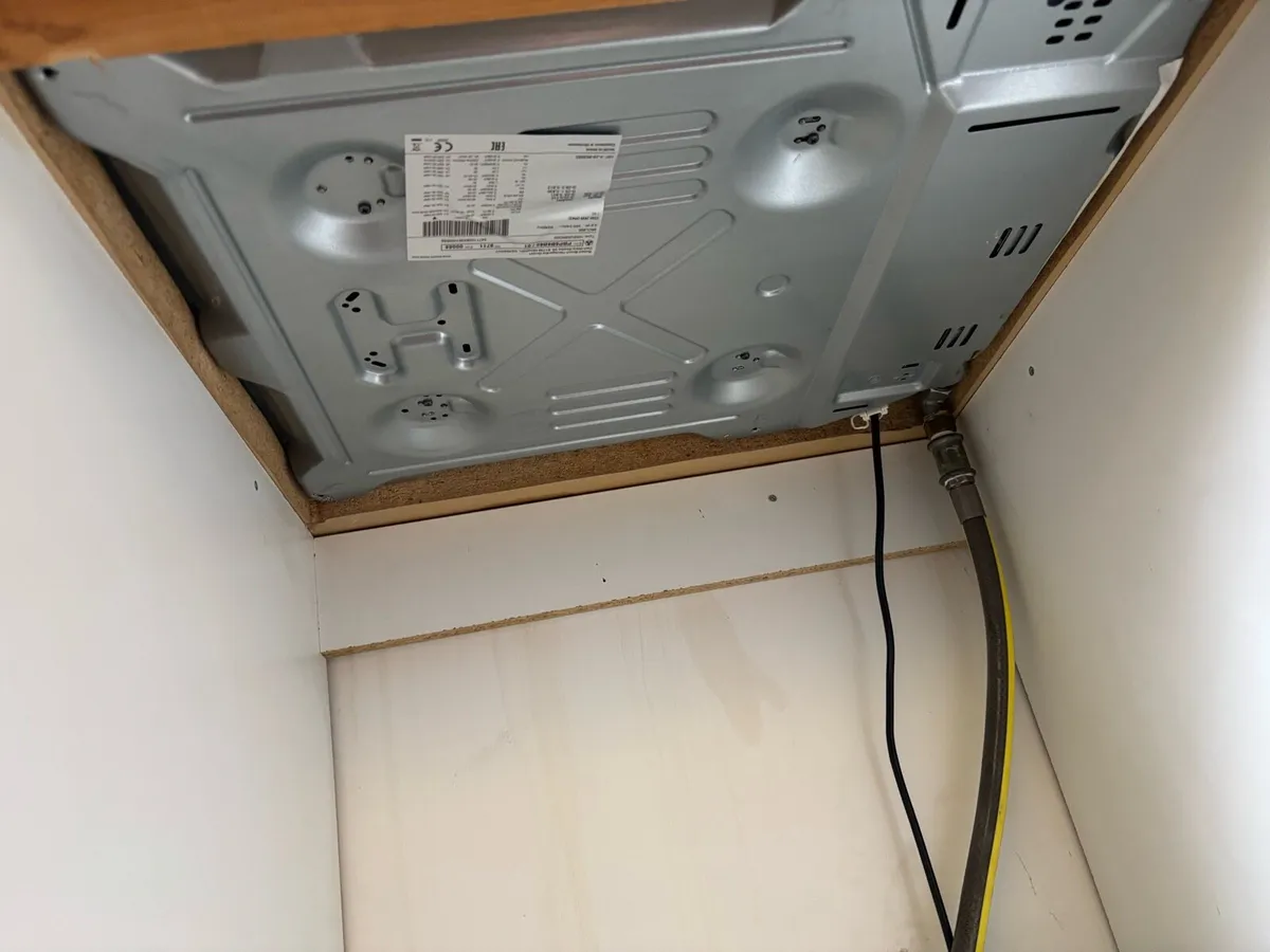 Kitchen gas hob - Image 4