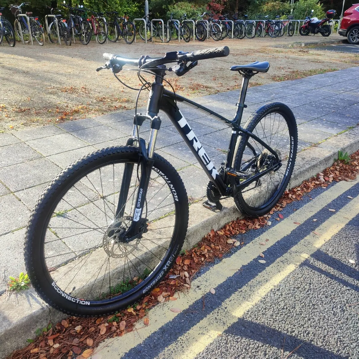 Trek Marlin 5 Mountain Bike - Image 3