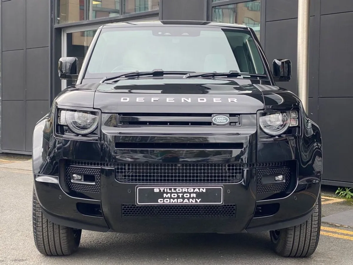 Land Rover Defender 110  6 Seater  Black Edition - Image 2