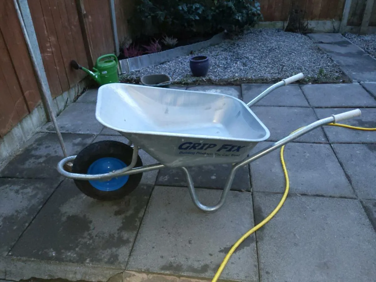 Wheel barrow