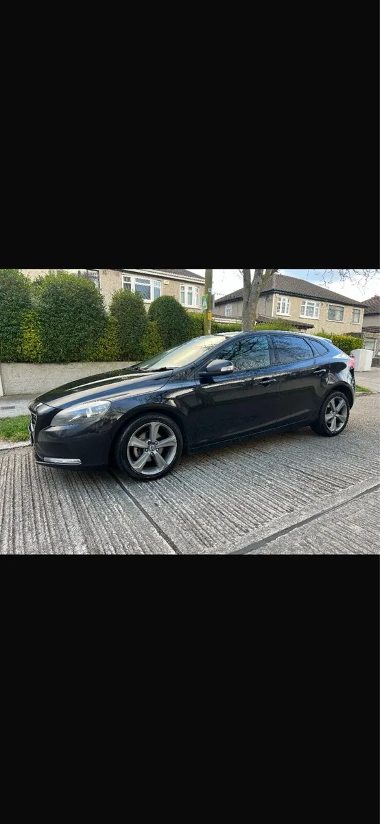 Volvo V40 Hatchback 1.6L Diesel - Image 1