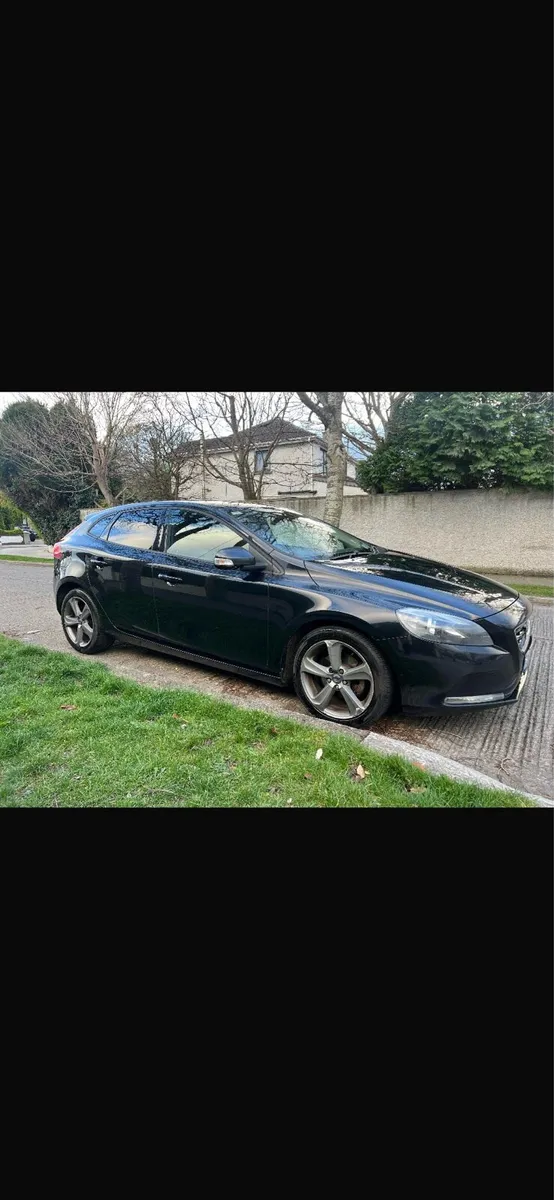 Volvo V40 Hatchback 1.6L Diesel - Image 3