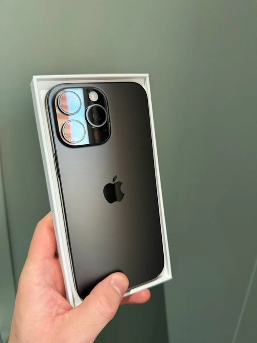 iPhone 16 Pro Max - Image 1