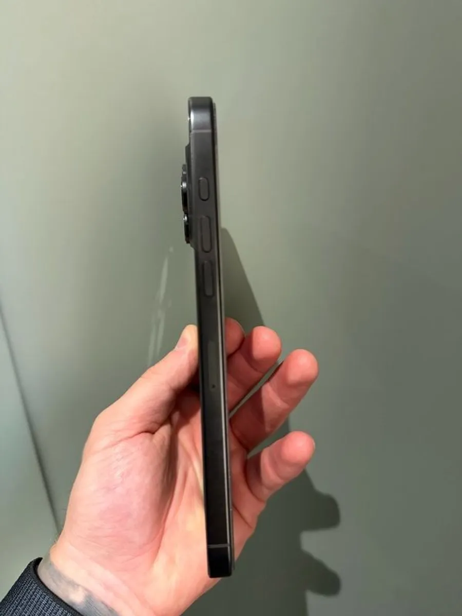 iPhone 16 Pro Max - Image 4