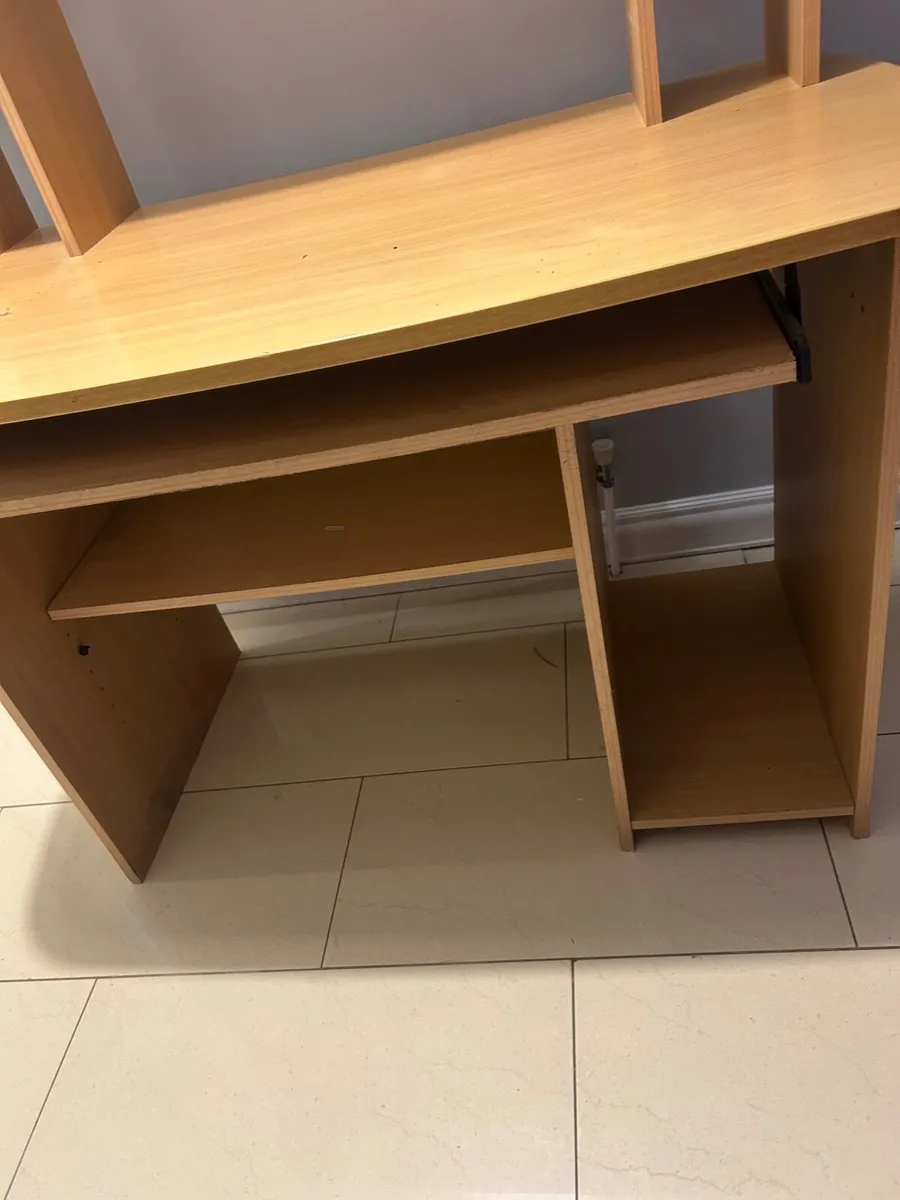 Study desk - Image 2