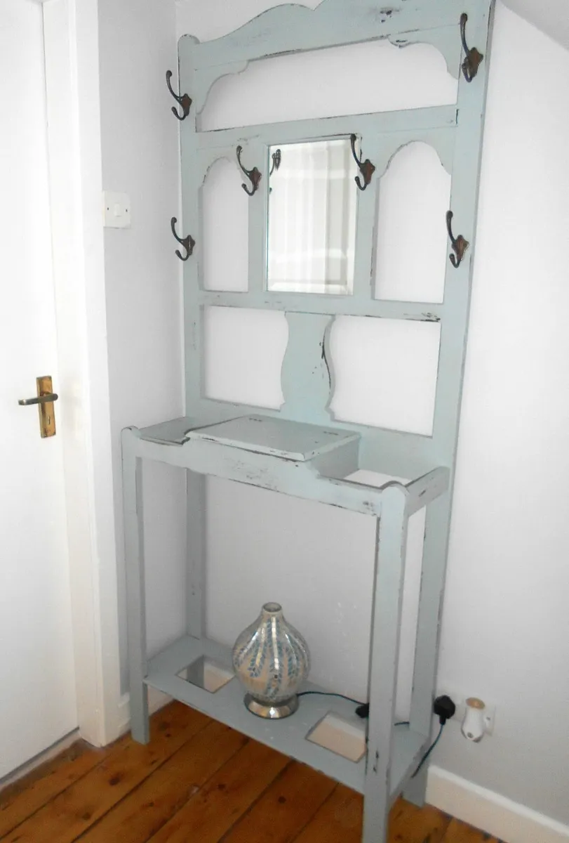 Hallway coat stand. - Image 1