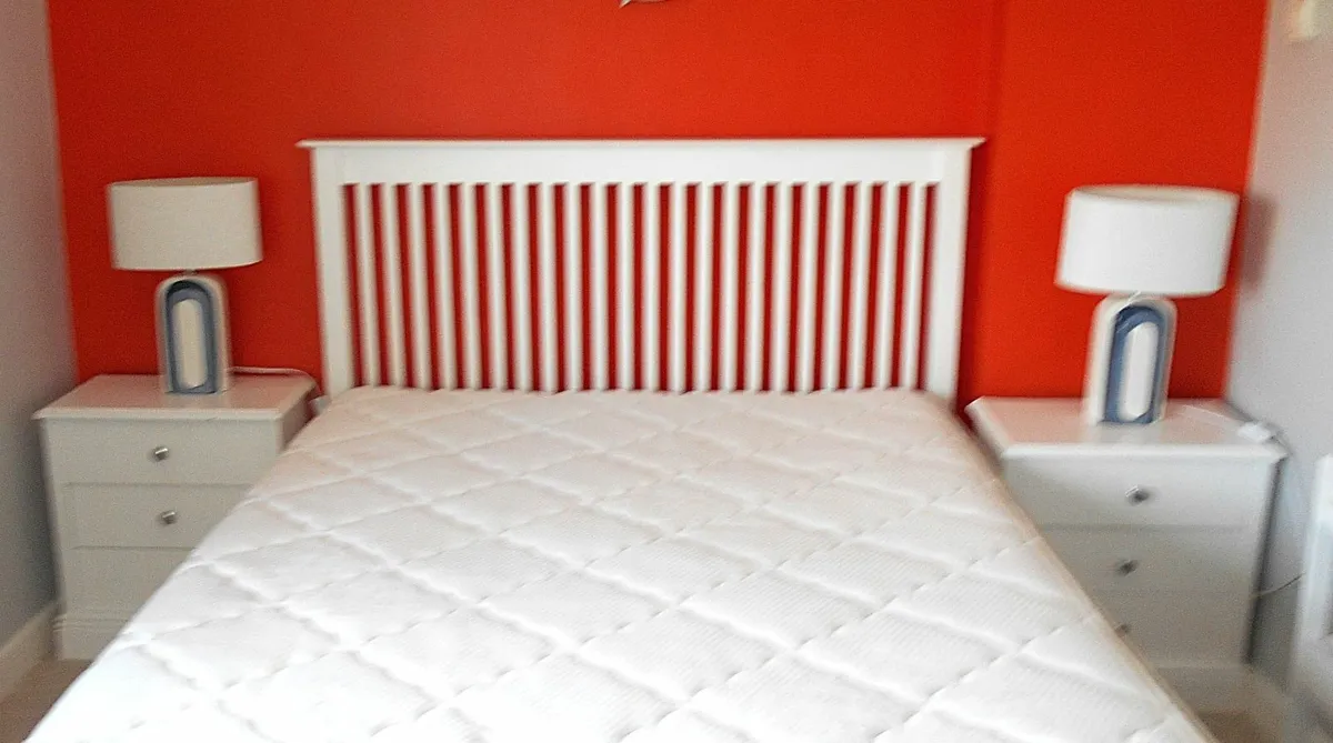 2 Three drawer white bedside chests - Image 1