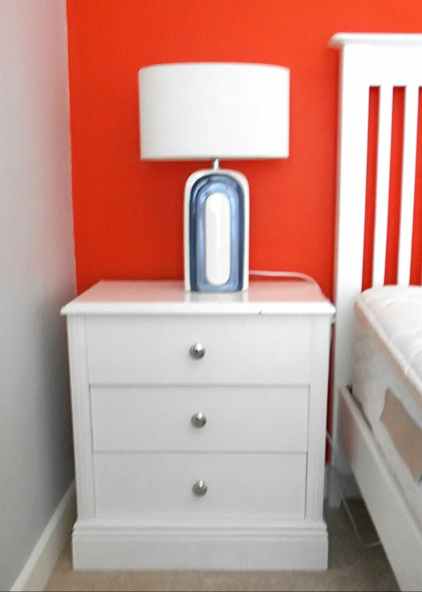 2 Three drawer white bedside chests - Image 2