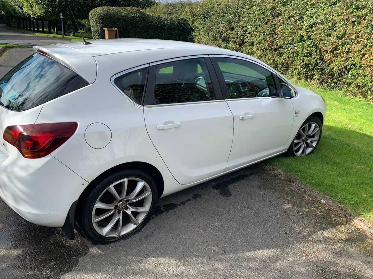 2011 VAUXHALL ASTRA  SRI 1.6 PETROL - Image 4
