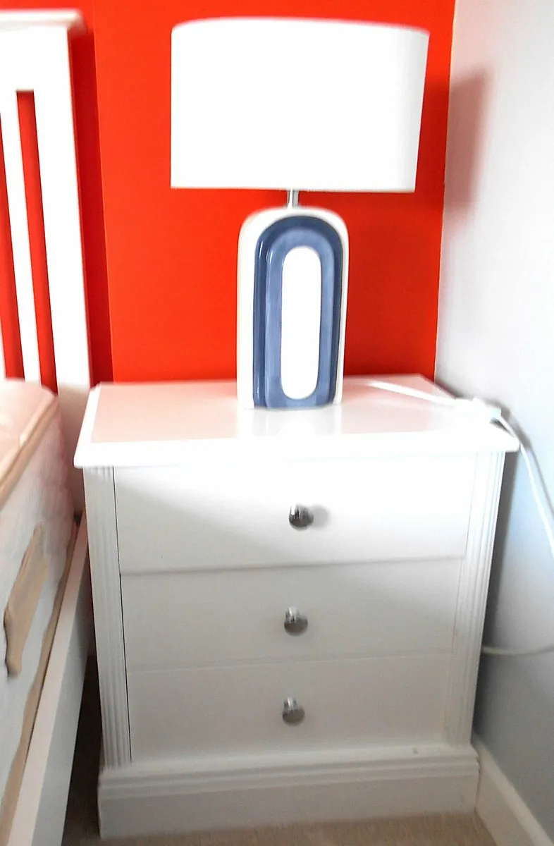2 Three drawer white bedside chests - Image 3